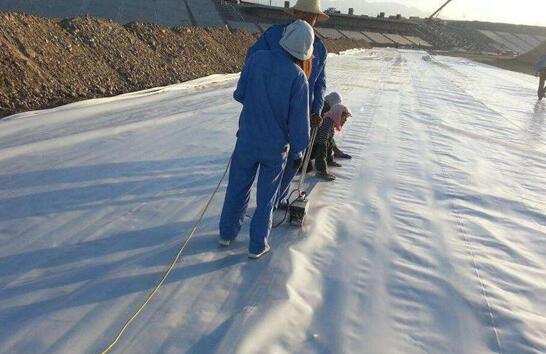 HDPE蜜桃永久免费膜施工时的工艺控制和数据整理