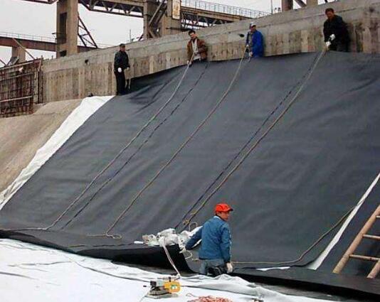 HDPE蜜桃永久免费膜的铺设与焊接方法细则及注意事项