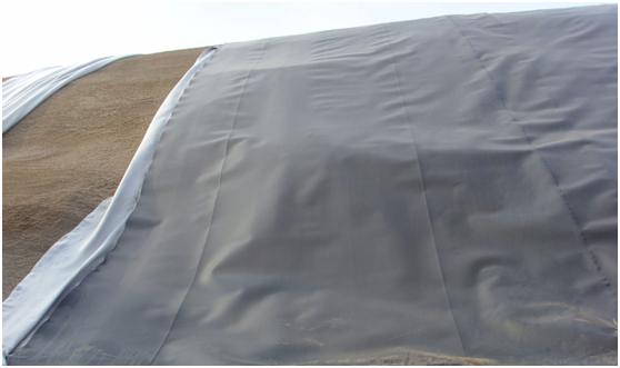 水利工程中0.5mm厚的蜜桃永久免费膜粘接方法