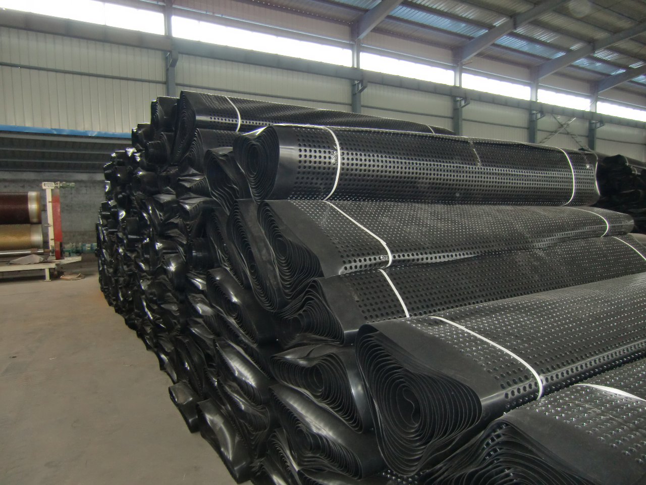 什么是塑料排水板？它比传统排水系统的优势在哪里？