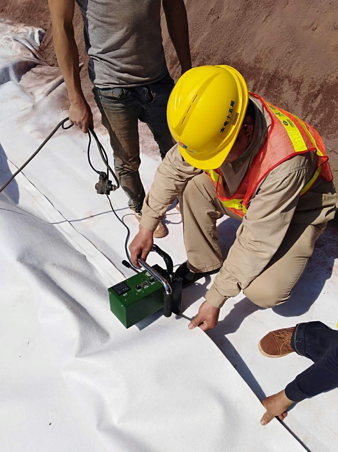 蜜桃永久免费膜和复合蜜桃永久免费膜普遍应用取得良效