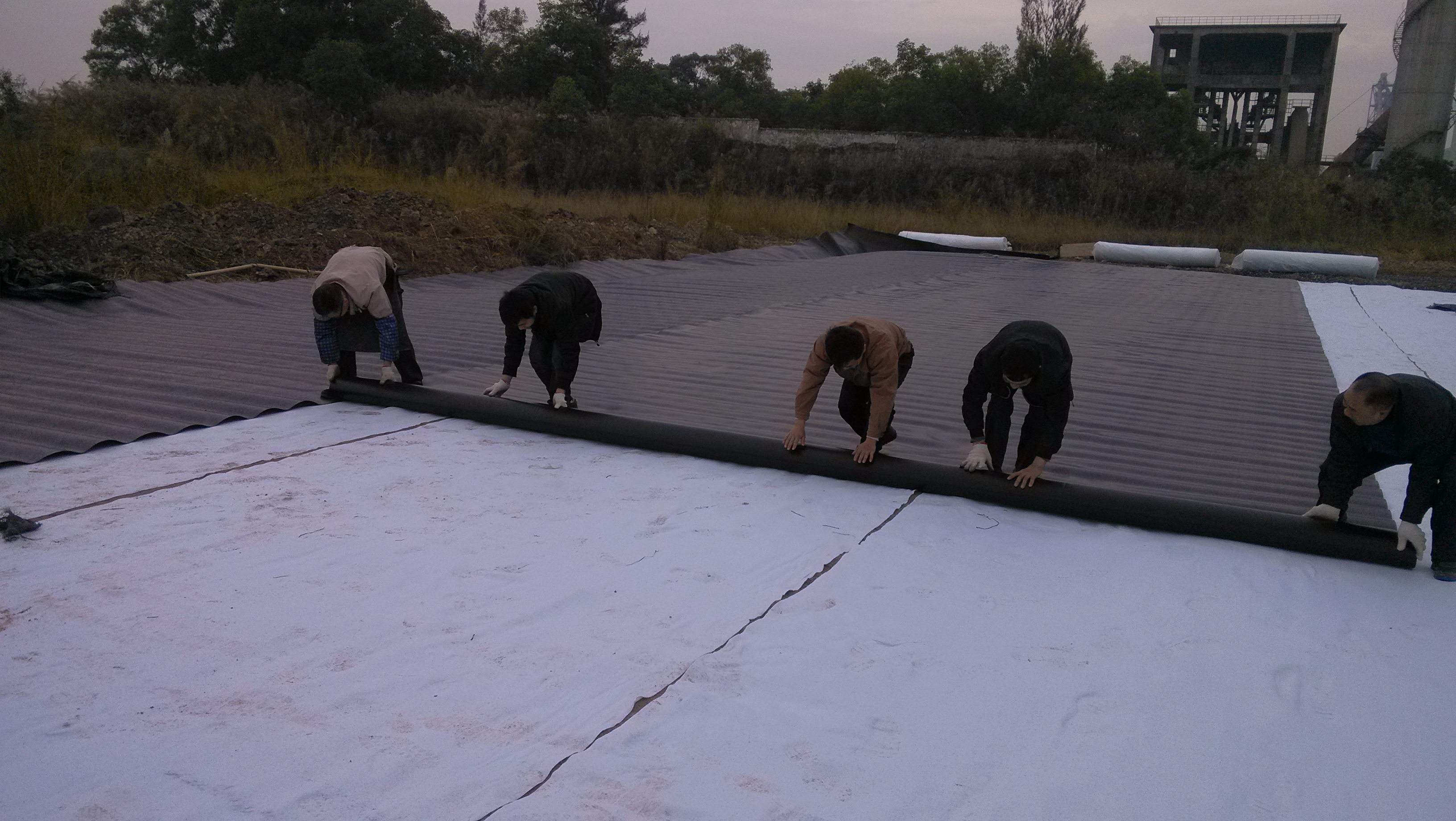 蜜桃永久免费膜水平防渗和垂直防渗有什么不同点？