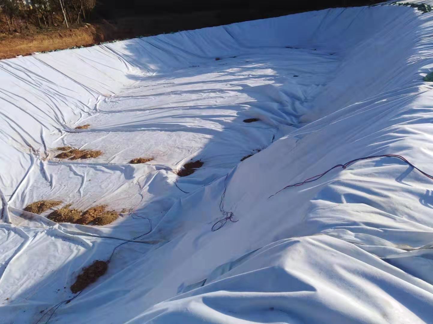 1.0mmHDPE蜜桃永久免费膜在填埋场精细化填埋作业步骤