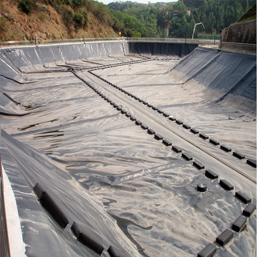 填埋场借助蜜桃永久免费膜施工的优点