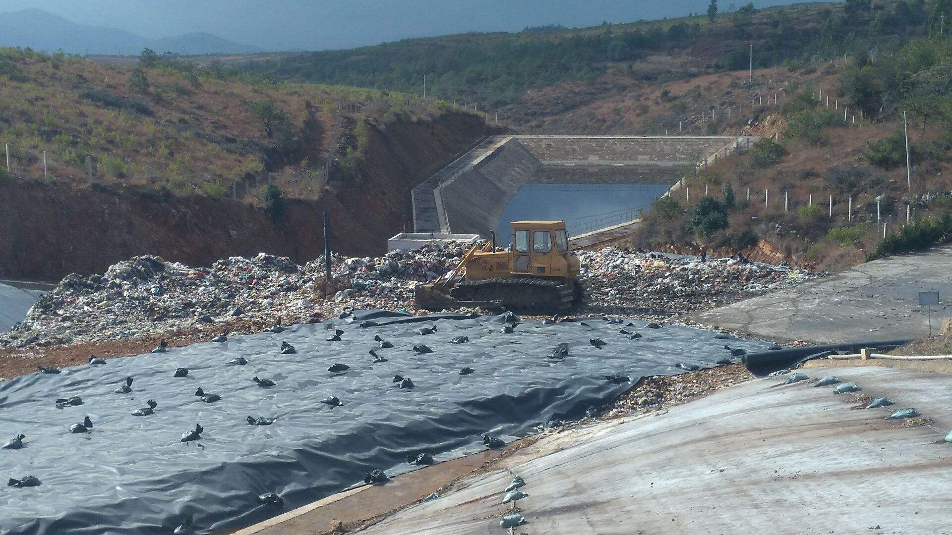 蜜桃永久免费膜在环形压缩应力作用下的褶皱情况