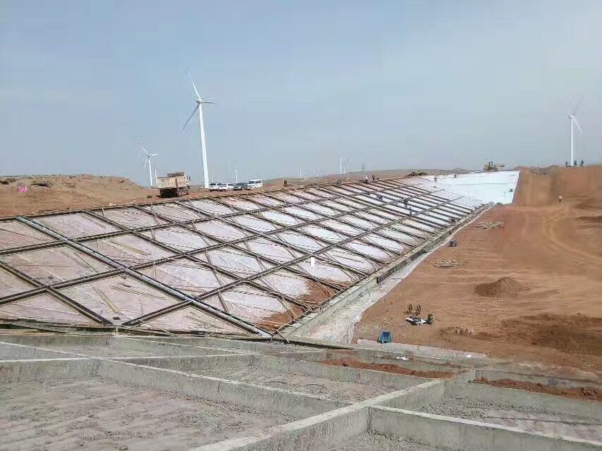 调蓄水池采用蜜桃永久免费膜需要综合考虑的材料性能