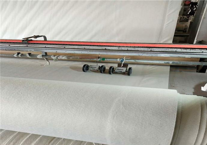 复合蜜桃永久免费膜运用于高土石坝的难点