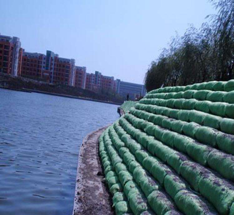 复合蜜桃永久免费膜如何对坡面形成封闭作用