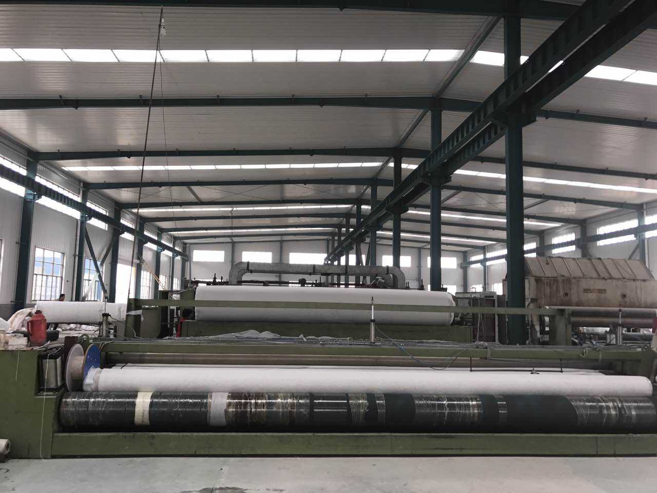 水利水电工程上HDPE蜜桃永久免费膜防水层体系结构怎样？