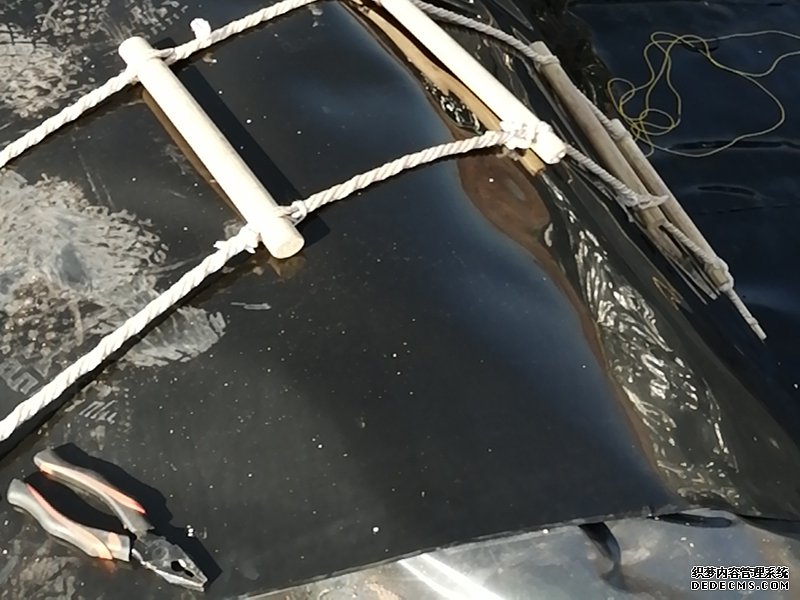 山谷型固废渣场如何保证蜜桃永久免费膜的固定