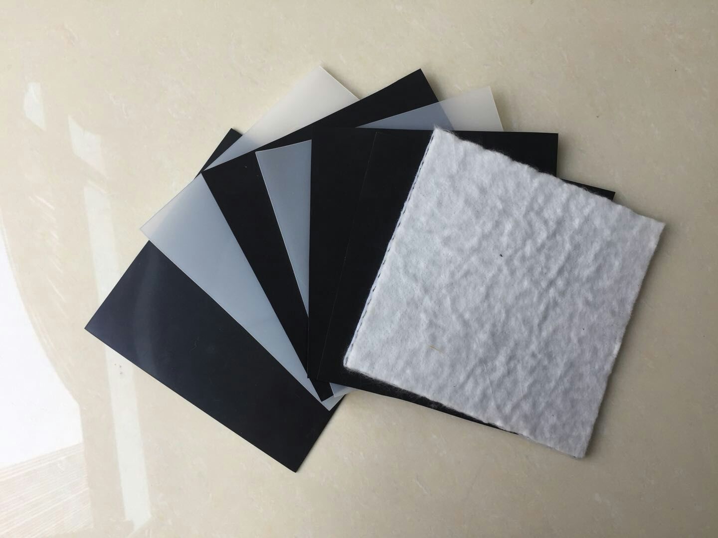 PE蜜桃永久免费膜共混或不同密度的聚乙烯之间共混