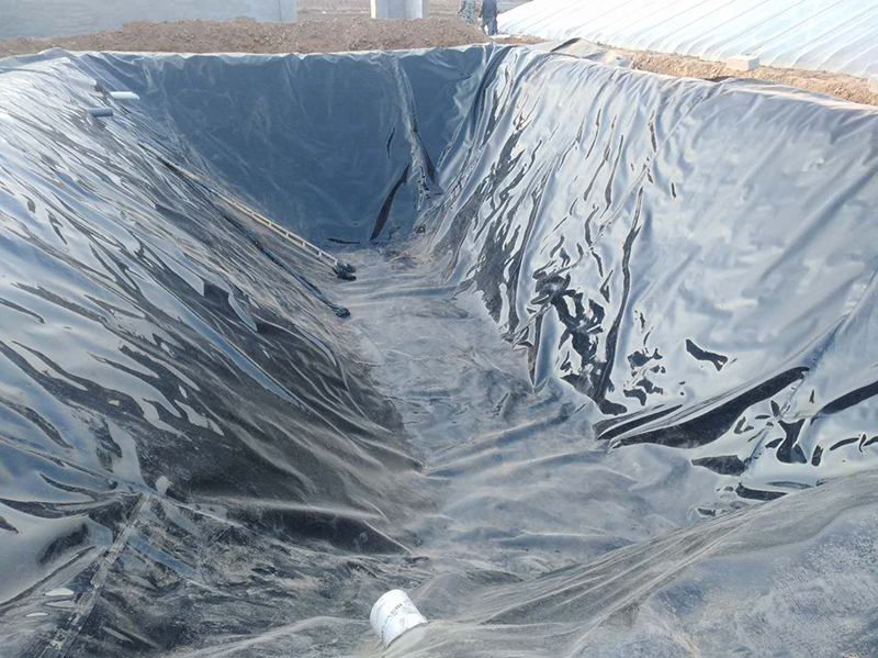 污水调节池加设HDPE蜜桃永久免费膜浮动罩的措施的优势