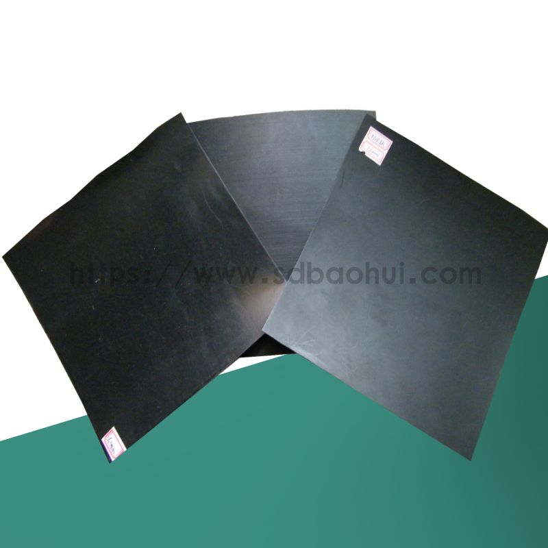 垃圾填埋区面积大，如何防止HDPE膜损坏？